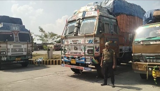 বেনাপোল বন্দরে মিথ্যা ঘোষণার কোটি টাকার ভারতীয় পণ্য জব্দ