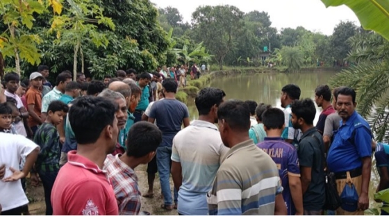 রাজশাহী নগরীতে পুকুর থেকে অজ্ঞাত ব্যক্তির লাশ উদ্ধার