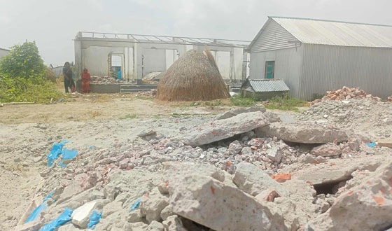 চিলমারী দীঘলকান্দি আশ্রয়ণের মালামাল লুটপাট