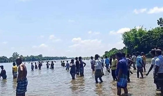 বীরগঞ্জে নদীতে গোসল করতে গিয়ে দুই শিশু নিখোাঁজ