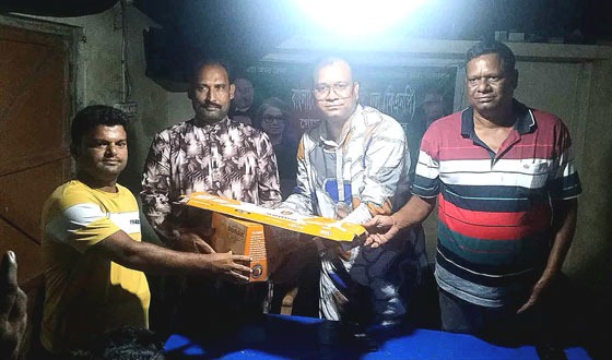 গোমস্তাপুরে তিনটি প্রতিষ্ঠানে ফ্যান দিলেন ড.সাহফুজ আলম অপু