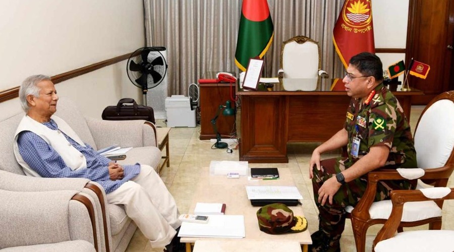 অন্তর্বর্তী সরকারকে পূর্ণ সহযোগিতা দেওয়ার আশ্বাস সেনাপ্রধানের