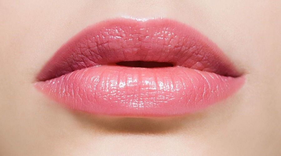 জেনে নিন কালচে ঠোঁট গোলাপি করার কিছু টোটকা