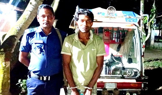 ঘোড়াঘাটে চালককে অচেতন করে ইজিবাইক ছিনতাই , গ্রেপ্তার ১