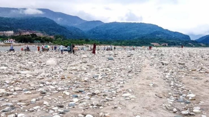 সাদাপাথর লুটপাটে দুদকের প্রকাশ্য অনুসন্ধান শুরু