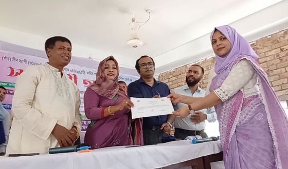 আইজিএ ব্লক বাটিক প্রশিক্ষণ কের্সের সমাপনীসহ ৭৫টি টিউবওয়েল বিতরণ