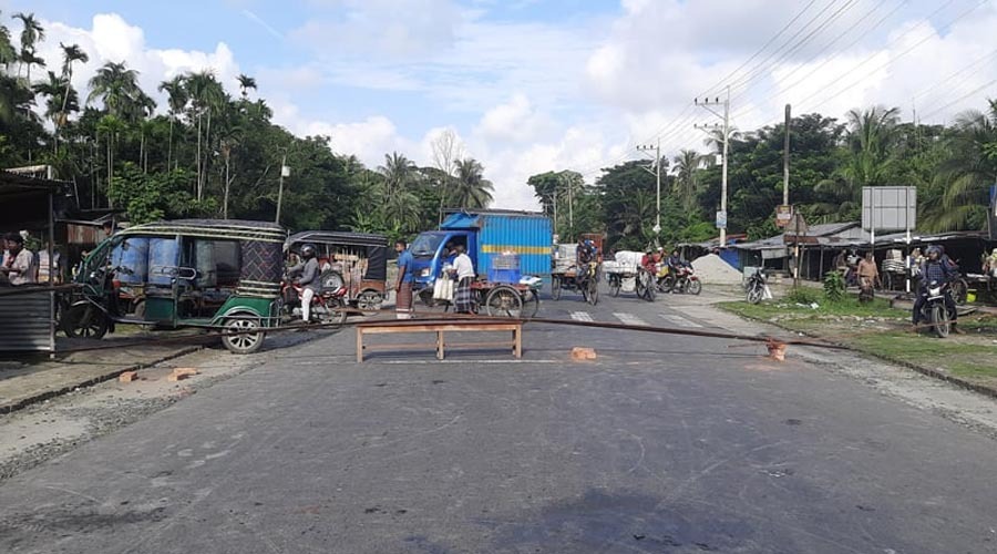 বাগেরহাটে হরতাল, নির্বাচনী অফিসে তালা ও সড়ক অবরোধে অচলাবস্থা