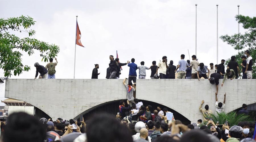 নেপালে সামাজিক যোগাযোগমাধ্যম নিষিদ্ধের প্রতিবাদে রক্তাক্ত বিক্ষোভ, নিহত ১৪