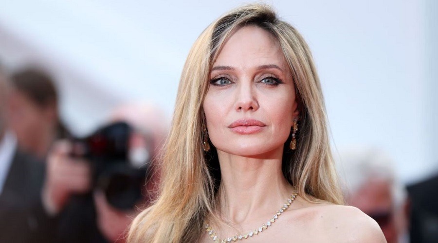 ভিন্ন রূপে ধরা দিলেন অ্যাঞ্জেলিনা জোলি