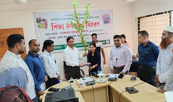 ঝিনাইগাতী শিক্ষা উপকরণ বিতরণ