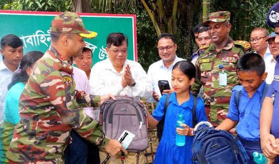 খাগড়াছড়ির দুর্ঘম পাহাড়ে সেনাপ্রধানের ব্যতিক্রমী উপহার, উপকৃত ৩শ পরিবার