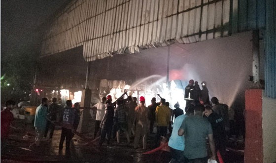 বসুন্ধরা টিস্যু পেপার মিলে ভয়াবহ অগ্নিকাণ্ড