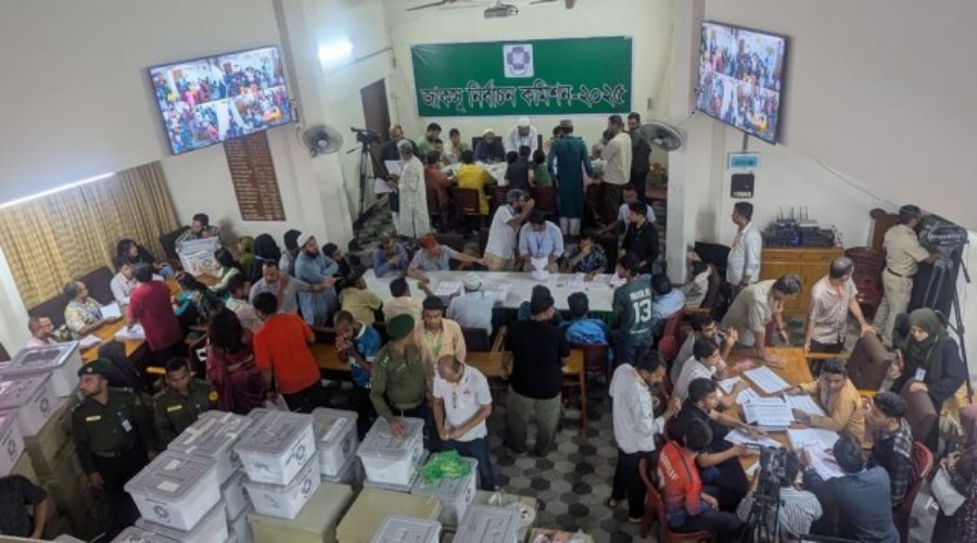 ভোট গণনা ঘন্টার পর ঘন্টা থমকে থাকল; তৃতীয় দিনে গড়ালো জাকসু নির্বাচন