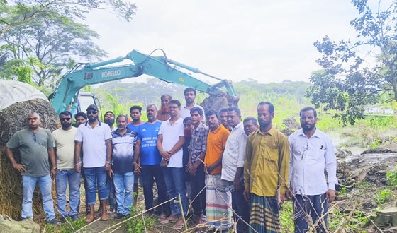 নদীগর্ভে বিলীন ১ কিলোমিটার সড়ক পুনর্র্নিমাণে বিএনপির উদ্যোগ