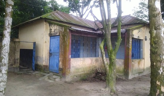 ১০ লাখ টাকা নিয়ে পালিয়ে গেল ভূয়া এনজিও