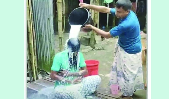 স্ত্রীকে তালাক দিয়ে ৪০ লিটার দুধ দিয়ে গোসল করলেন লিটন