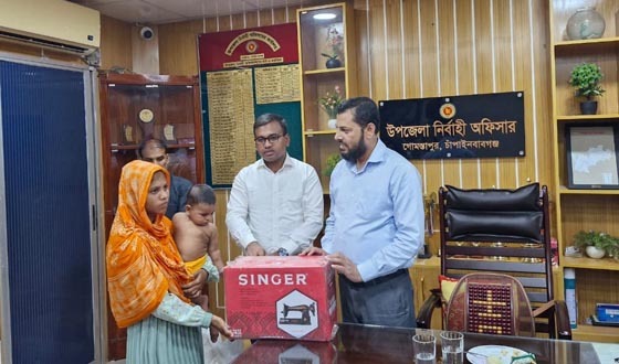 গোমস্তাপুর ব্যস্ত সময় পার করলেন জেলা প্রশাসক