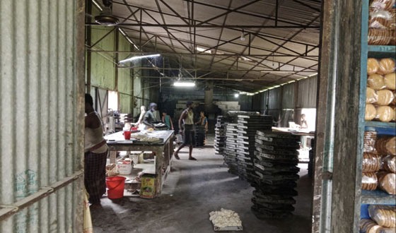 বৈধ অনুমোদন ছাড়াই বাবুগঞ্জে ইয়া মুমিনু ফুডস করছে খাদ্য পণ্য উৎপাদন