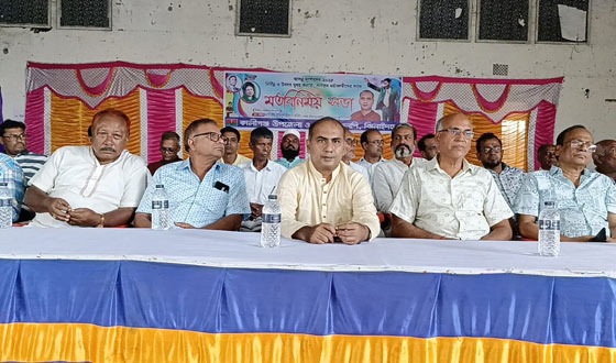 কালীগঞ্জে সনাতন ধর্মলম্বীদের সাথে বিএনপি নেতা হামিদের মতবিনিময়