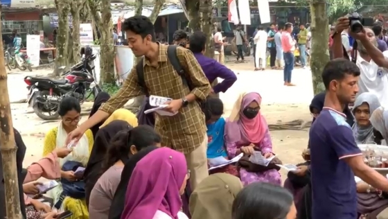 উৎসবমুখর পরিবেশে চলছে  রাকসু নির্বাচনের প্রচারণা