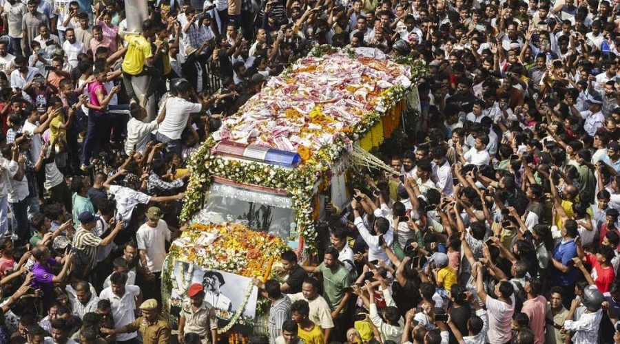 জুবিন গার্গের শেষ যাত্রায় মানুষের ঢল