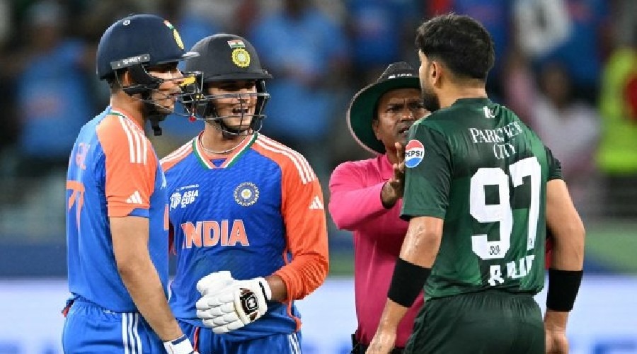 অভিষেক–গিল ঝড়ে উড়ে গেল পাকিস্তান