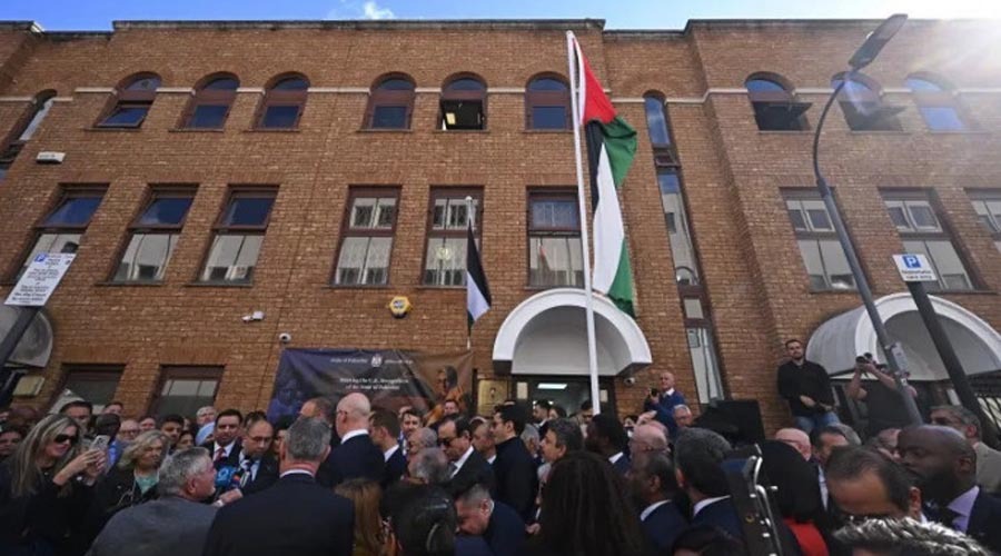 যুক্তরাজ্যের স্বীকৃতি পেল ফিলিস্তিন, লন্ডনে উড়ল পতাকা