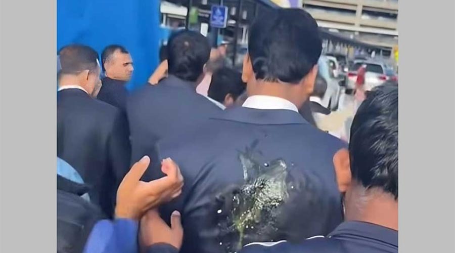 নিউইয়র্কে আ' লীগ কর্মীদের বিক্ষোভে ফখরুলদের হেনস্তা, এনসিপি নেতা আখতারকে ডিম নিক্ষেপ