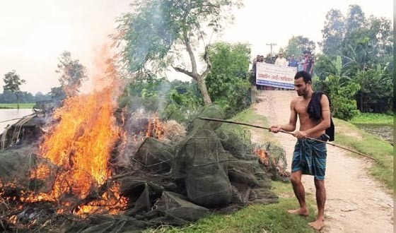 শেরপুরে ৭০ টি চায়না দুয়ারি ও কারেন্ট জাল জব্দ