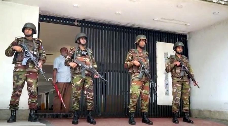 হাজী সেলিমের ভবন ঘিরে যৌথবাহিনীর অভিযান, ভেতরে যা মিলল