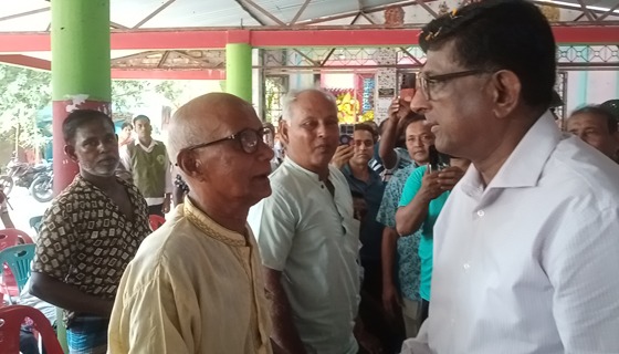 মোল্লাহাটে পূজা মন্ডপ পরিদর্শনে লেফটেন্যান্ট জেনারেল (অব.) আব্দুল হাফিজ