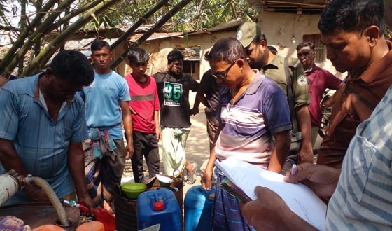 তানোরে অবৈধভাবে বিক্রির সময় ডিজেল ও পেট্রোল জব্দ, জরিমানা