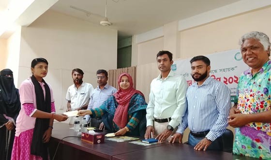 কালীগঞ্জে হিরো উমেন স্কলারশীপ বিতরণ