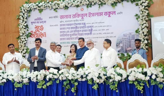 খুলনায় খুলনা কর ভবনের উদ্বোধনকালে হুইপ বকুল