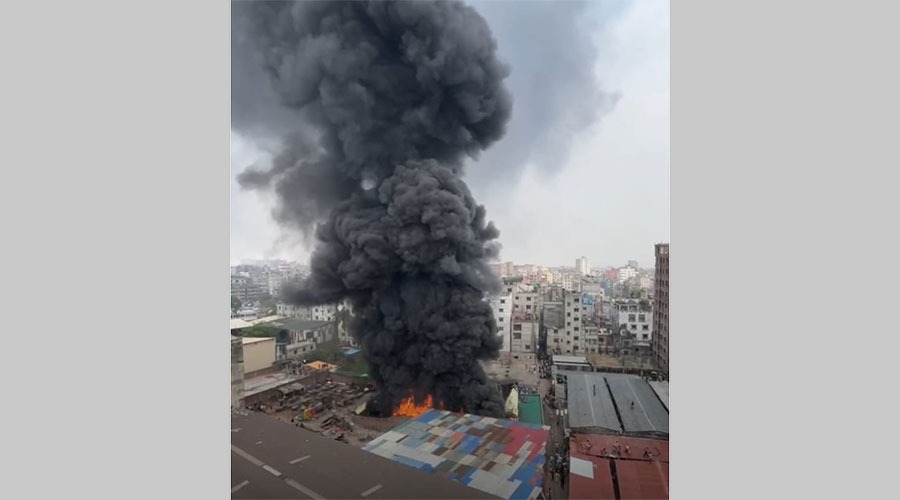 কেরানীগঞ্জে গ্যাসলাইট কারখানায় ভয়াবহ অগ্নিকান্ড