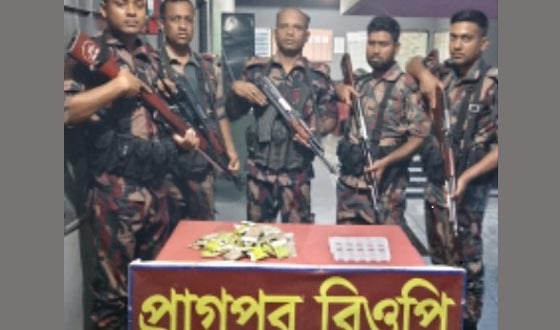 দৌলতপুর সীমান্তে মদ, ডেক্সামেথাসন ট্যাবলেট, বাজি উদ্ধার