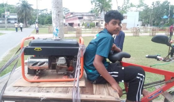 ৫ লিটার পেট্রোলের জন্য ৫শ' টাকা ভ্যান ভাড়া