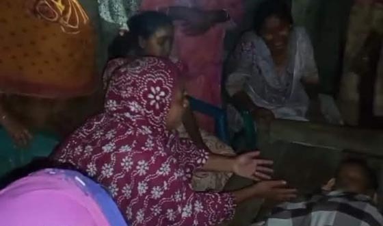 মেহেরপুরে বিদ্যুৎপৃষ্টে শিশুর মৃত্যু, বাকরুদ্ধ মা