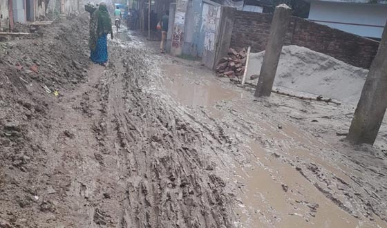 সাতক্ষীরা সার্কিট হাউসের পাশের সড়ক এখন মরণফাঁদ