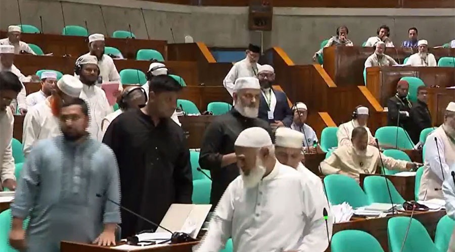 বিশ্বাস ভঙ্গের অভিযোগ এনে সংসদে বিরোধী দলের ওয়াকআউট