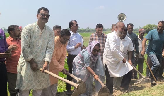 রাণীশংকৈলে খাল খনন কর্মসূচীর শুভ উদ্বোধন