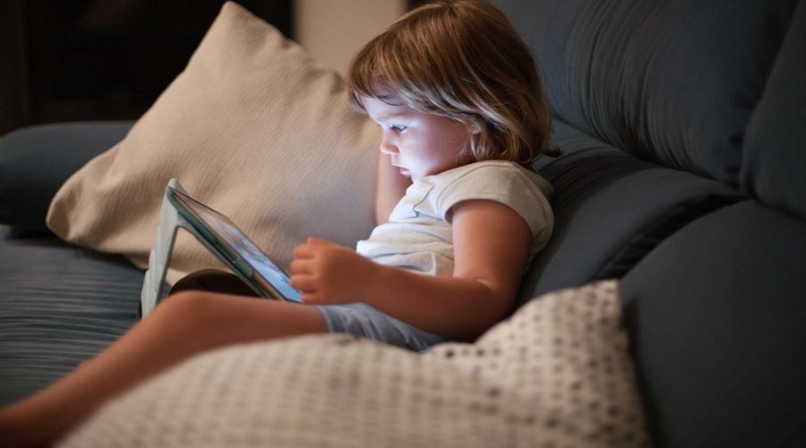 কিভাবে দূর করবেন সন্তানের মোবাইল আসক্তি?