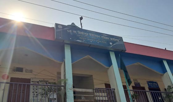 চেয়ারম্যান-মেম্বার দ্বন্দ্বে শীত শেষেও গরিবের কম্বল গুদামে