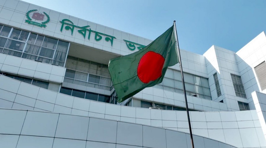 বিপুলসংখ্যক ইভিএম নিয়ে বিপাকে ইসি