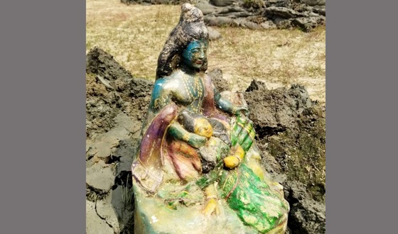 মহাদেবপুরে পুকুরে রাধাগোবিন্দ মূর্তি উদ্ধার
