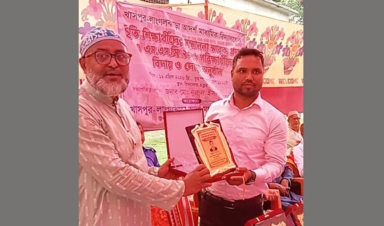 কলারোয়ায় মাধ্যমিক বিদ্যালয়ের কৃতি শিক্ষার্থীদের সংবর্ধনা