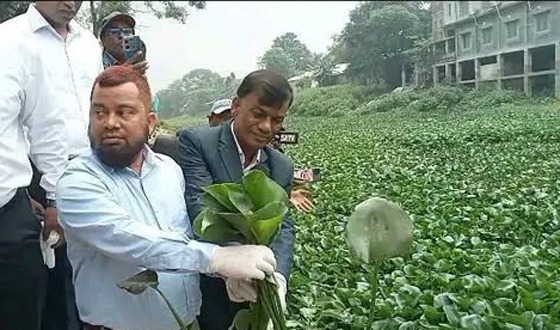 গাইবান্ধায় ঘাঘট লেকের কচুরিপানা অপসারণ ও পরিচ্ছন্নতা অভিযান