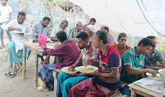 মসজিদে ৫ ওয়াক্ত নামাজ পড়লেই তিন বেলা খাবার ফ্রি