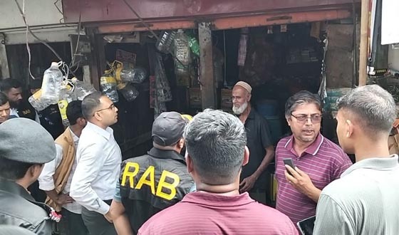 ভোজ্য তেল মজুদ করায় দুই ব্যবসায়ীর অর্থদন্ড