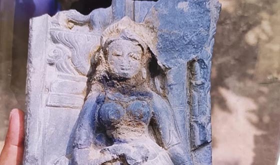 মান্দায় পুকুর খননের সময় মূর্তি উদ্ধার